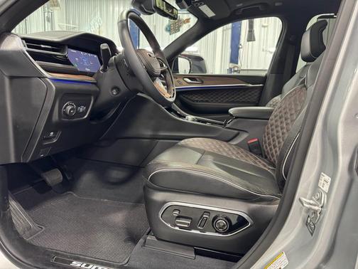 2023 Jeep Grand Cherokee Summit