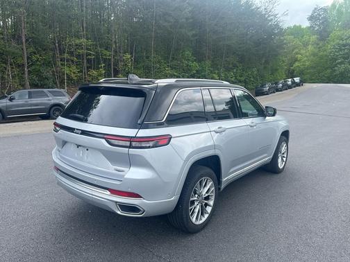 2023 Jeep Grand Cherokee Summit