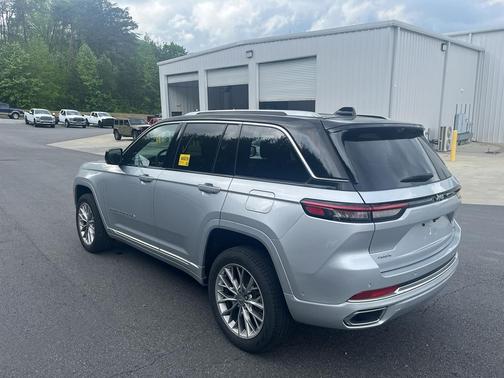 2023 Jeep Grand Cherokee Summit