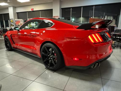 2018 Ford Shelby GT350 Base