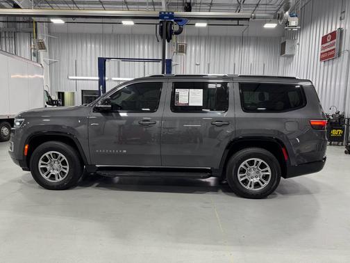 2024 Jeep Wagoneer Base
