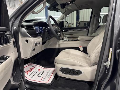 2024 Jeep Wagoneer Base