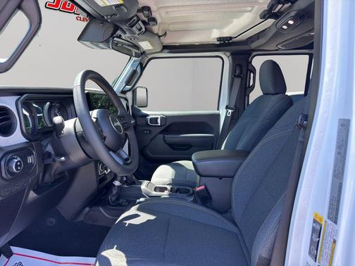 Bright White Clearcoat 2024 Jeep Gladiator Sport