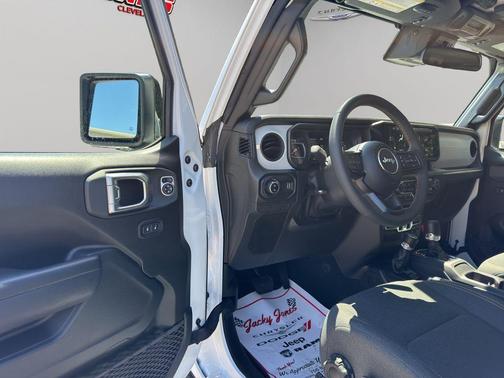 Bright White Clearcoat 2024 Jeep Gladiator Sport