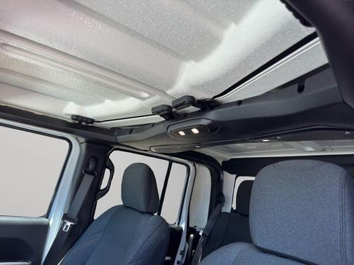 Bright White Clearcoat 2024 Jeep Gladiator Sport