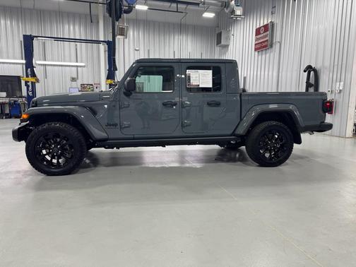 2025 Jeep Gladiator Sport