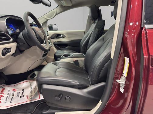 2023 Chrysler Pacifica Touring-L