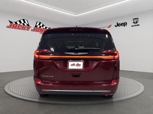 2023 Chrysler Pacifica Touring-L