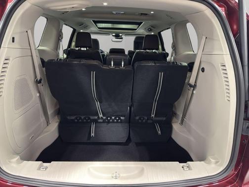 2023 Chrysler Pacifica Touring-L
