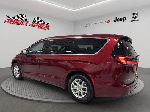 2023 Chrysler Pacifica Touring-L