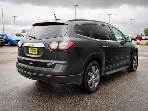 Tungsten Metallic 2017 Chevrolet Traverse 2LT
