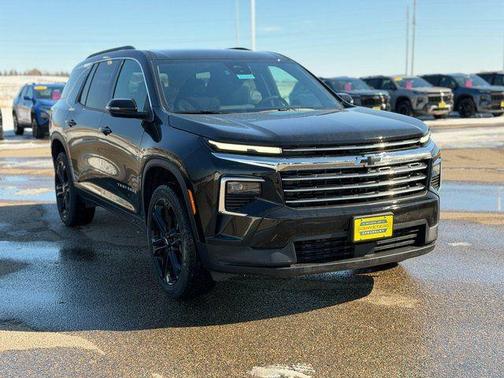Mosaic Black Metallic 2026 Chevrolet Traverse LT
