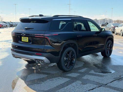 Mosaic Black Metallic 2026 Chevrolet Traverse LT
