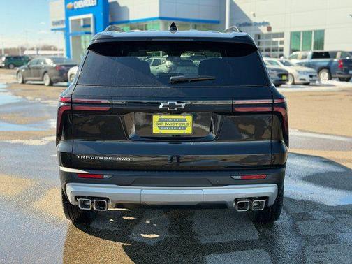 Mosaic Black Metallic 2026 Chevrolet Traverse LT