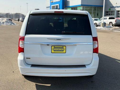 2016 Chrysler Town & Country Touring