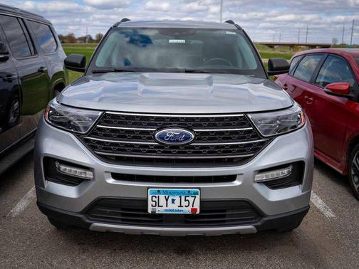 Iconic Silver Metallic 2020 Ford Explorer XLT