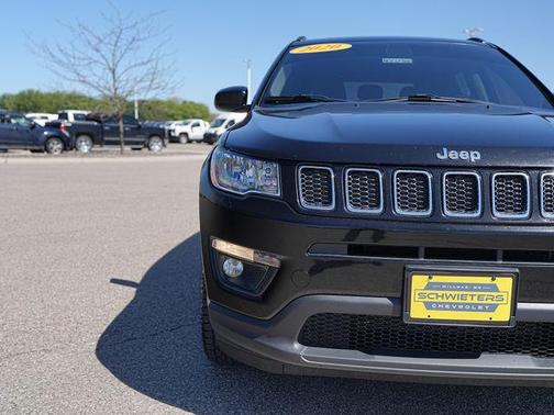 Diamond Black Crystal Pearlcoat 2020 Jeep Compass Latitude