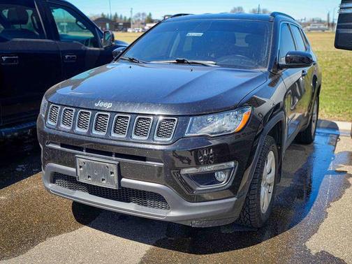 Diamond Black Crystal Pearlcoat 2020 Jeep Compass Latitude