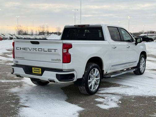 Iridescent Pearl Tricoat 2024 Chevrolet Silverado 1500 High Country