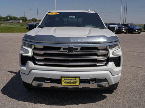 Iridescent Pearl Tricoat 2024 Chevrolet Silverado 1500 High Country