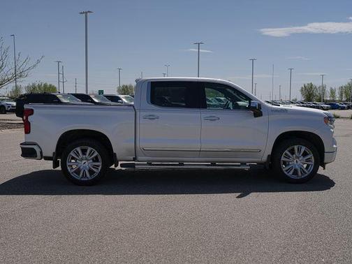 Iridescent Pearl Tricoat 2024 Chevrolet Silverado 1500 High Country