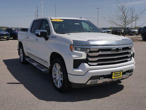 Iridescent Pearl Tricoat 2024 Chevrolet Silverado 1500 High Country