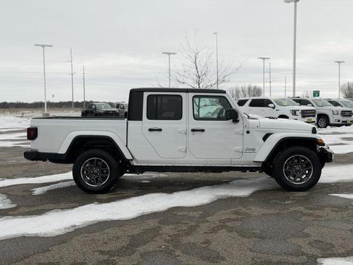 2023 Jeep Gladiator Overland