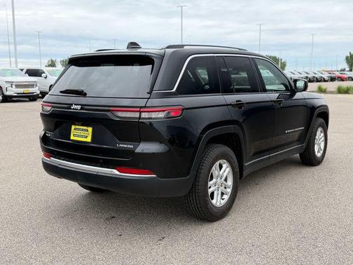 Diamond Black Crystal Pearlcoat 2023 Jeep Grand Cherokee Laredo
