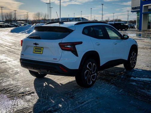 Summit White 2026 Chevrolet Trax FWD 2RS