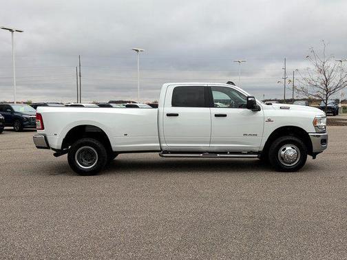 2024 RAM 3500 Big Horn Crew Cab 4x4 8' Box