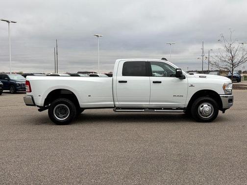2024 RAM 3500 Big Horn Crew Cab 4x4 8' Box