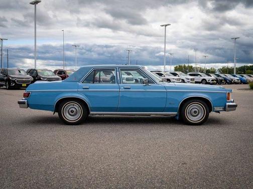 1977 Lincoln Continental Versailles