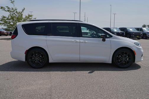 Bright White Clearcoat 2025 Chrysler Pacifica Limited