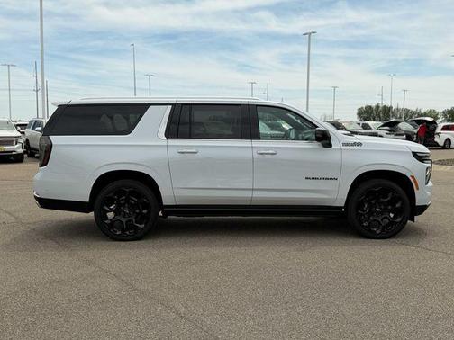Polar White Tricoat 2026 Chevrolet Suburban High Country, 4WD