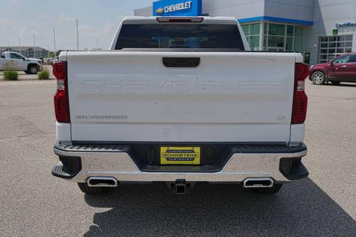 Summit White 2026 Chevrolet Silverado 1500 LT