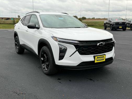Summit White 2026 Chevrolet Trax LT