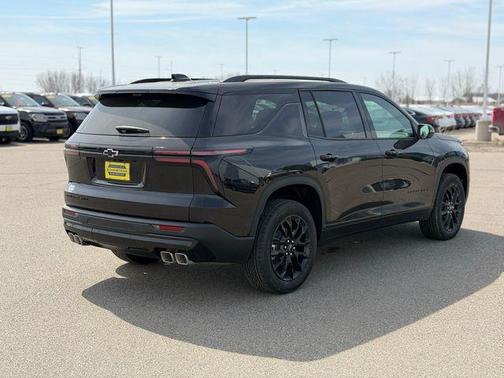 Mosaic Black Metallic 2026 Chevrolet Traverse LT