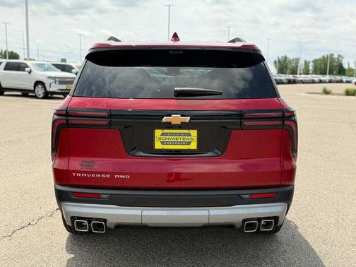Radiant Red Tintcoat 2026 Chevrolet Traverse LT
