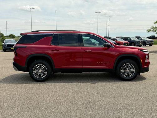 Radiant Red Tintcoat 2026 Chevrolet Traverse LT