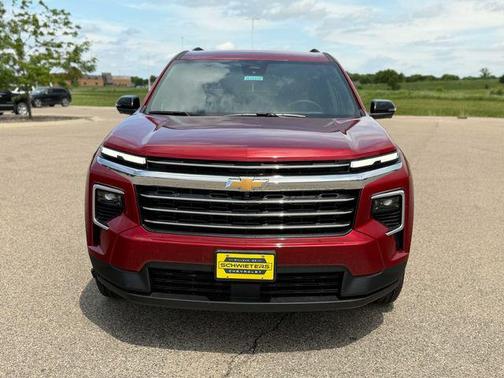 Radiant Red Tintcoat 2026 Chevrolet Traverse LT