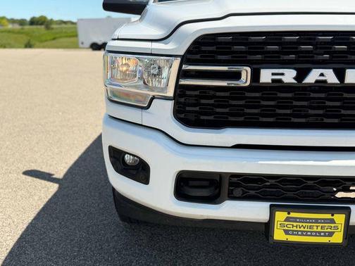 Bright White Clearcoat 2022 RAM 2500 Big Horn Crew Cab 4x4 6'4' Box