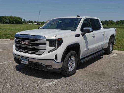Summit White 2023 GMC Sierra 1500 SLE
