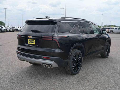 Mosaic Black Metallic 2026 Chevrolet Traverse LT