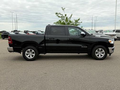 Diamond Black Crystal Pearlcoat 2024 RAM 1500 Laramie