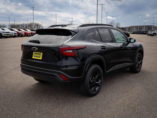 Mosaic Black Metallic 2026 Chevrolet Trax LT