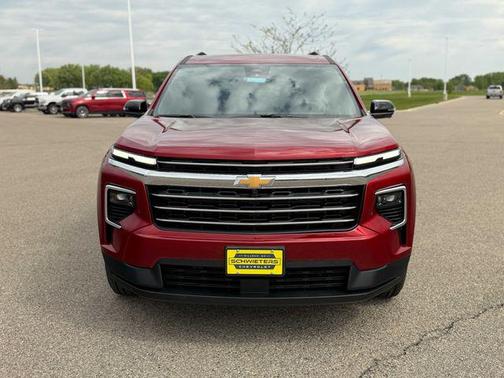 Radiant Red Tintcoat 2026 Chevrolet Traverse LT
