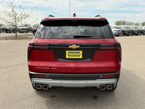 Radiant Red Tintcoat 2026 Chevrolet Traverse LT