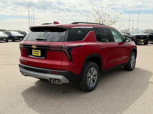 Radiant Red Tintcoat 2026 Chevrolet Traverse LT
