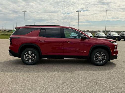 Radiant Red Tintcoat 2026 Chevrolet Traverse LT