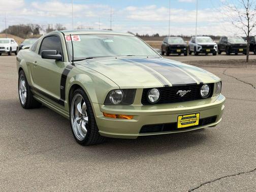 Legend Lime Clearcoat Metallic 2005 Ford Mustang GT